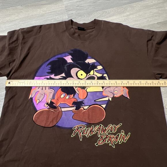 Mask And Disguise 2022 Mickey Mouse Runaway Brain T-shirt Size XL Brown - Picture 5 of 7